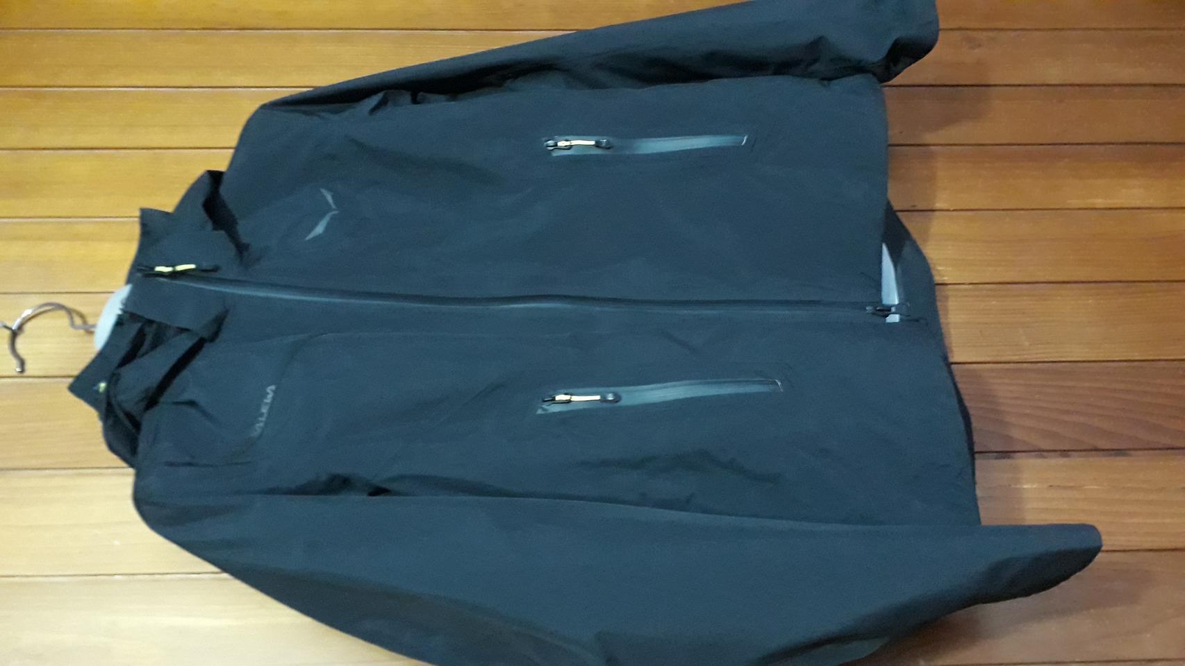 살레와 정품  바람막이입니다