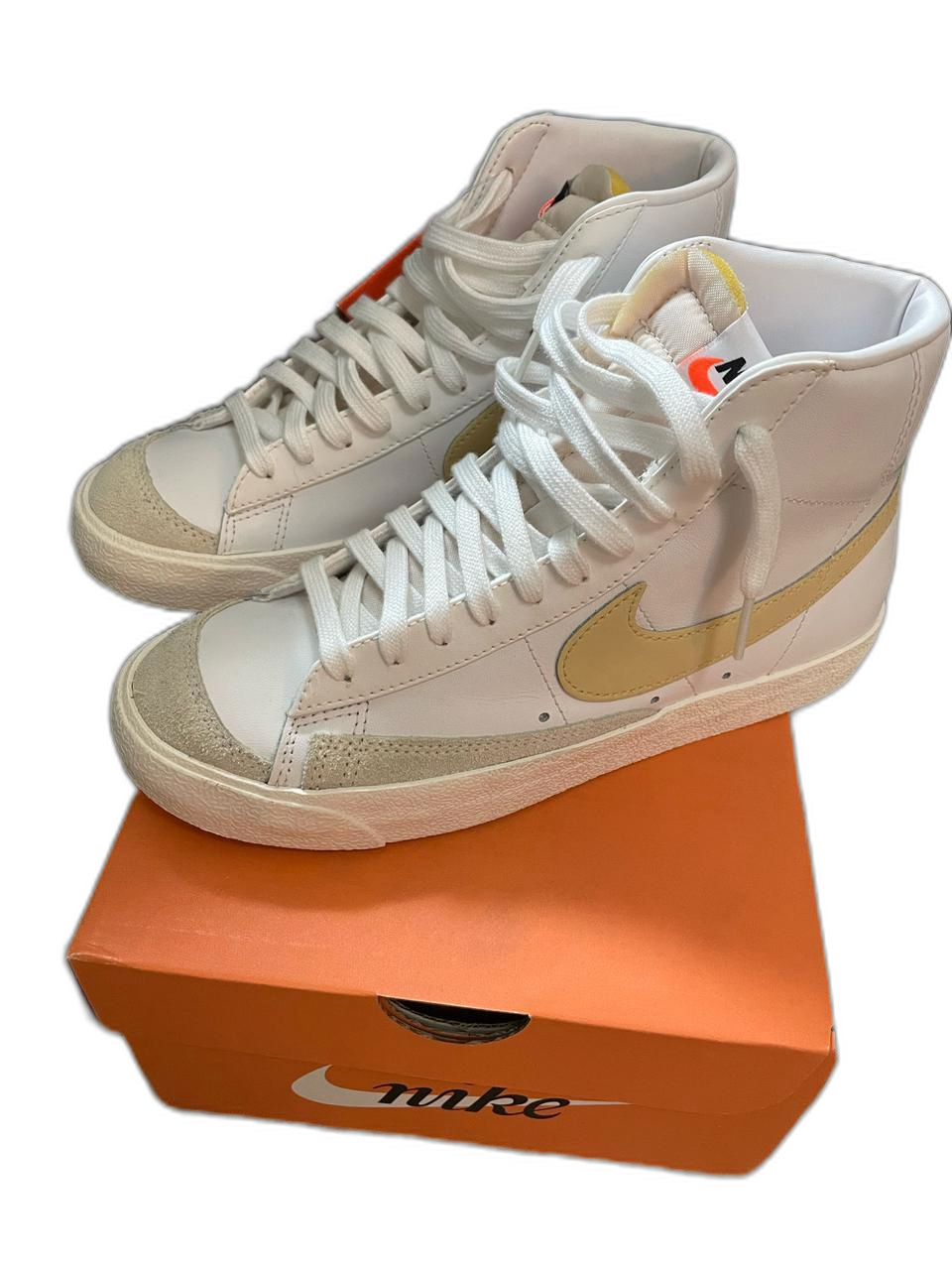 나이키 블레이저 미드77 새상품 (240)