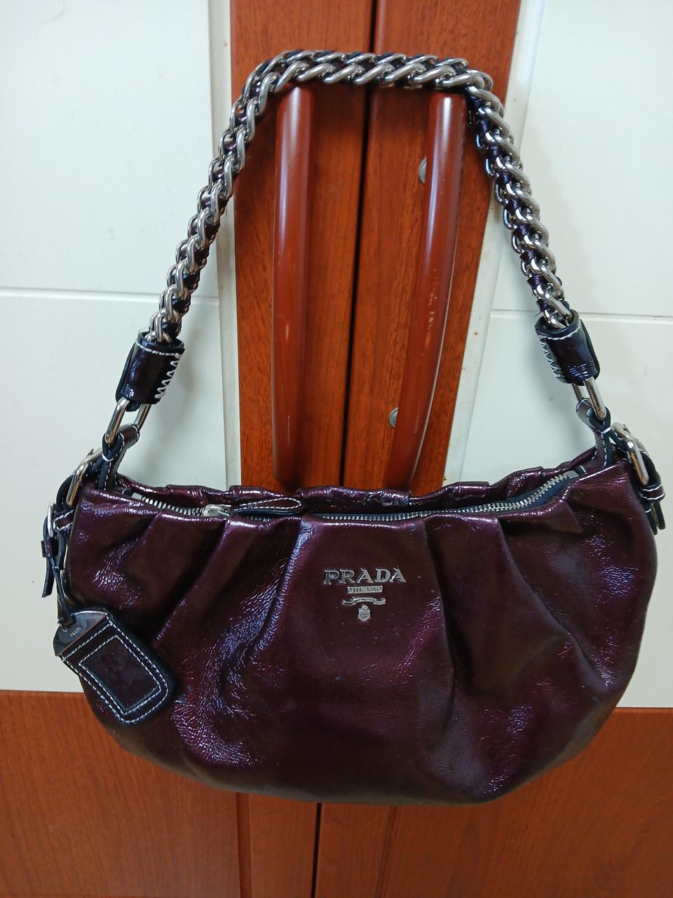 프라다 에나멜 체인 숄더백