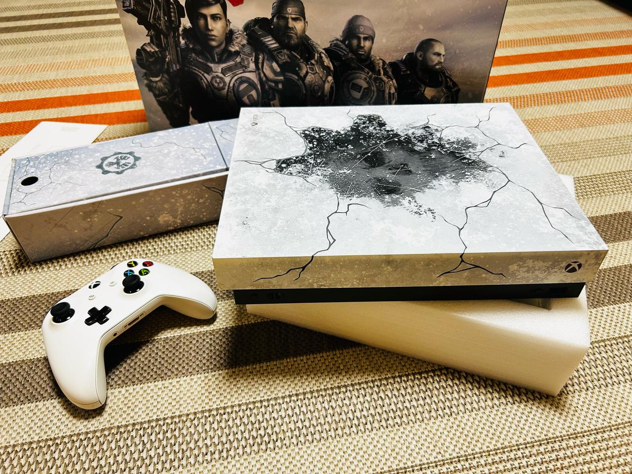 XBOX ONE X 엑박, 4K 지원, 용량 1테라바이트