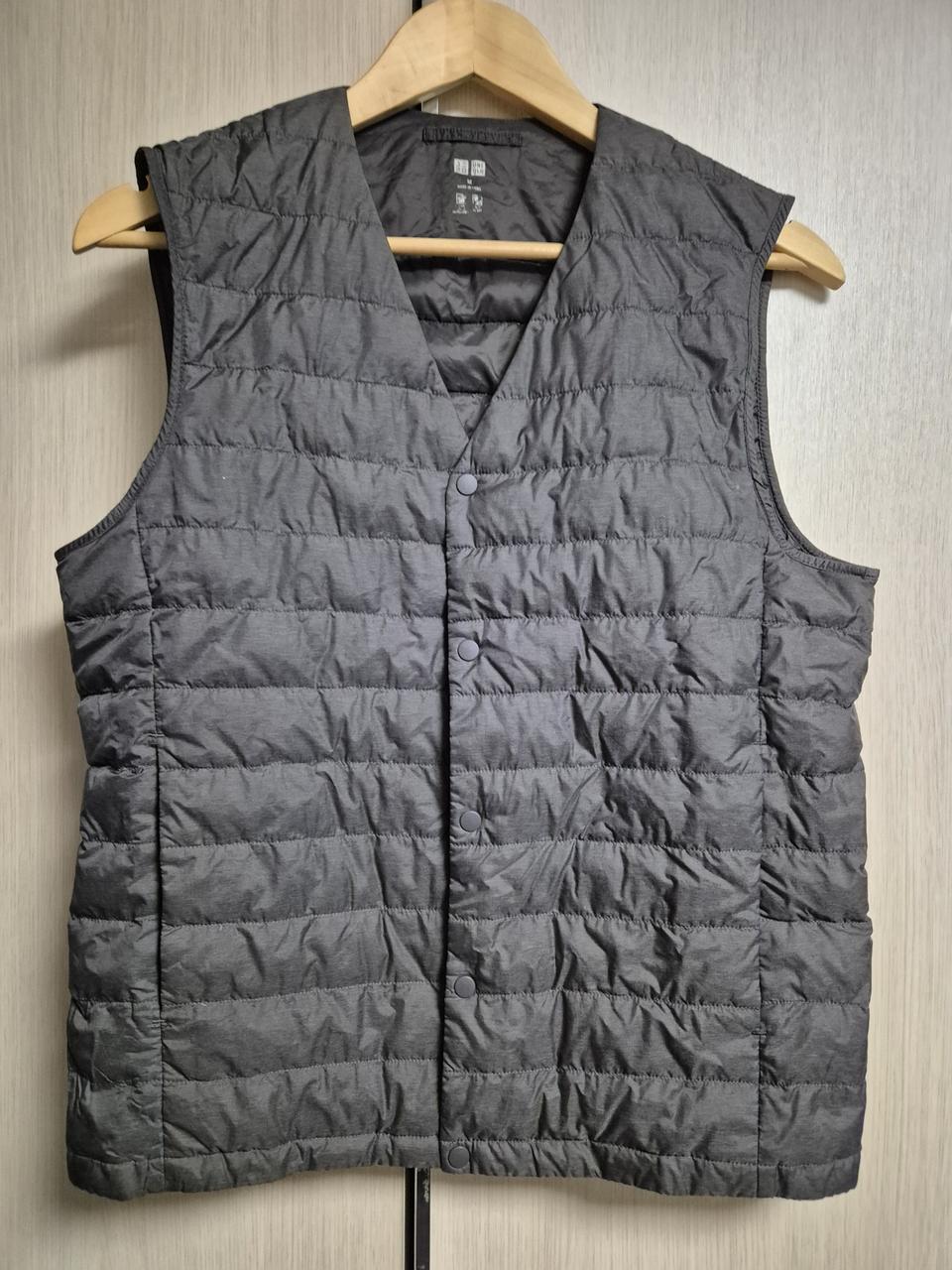 유니클로 정장형 경량 조끼