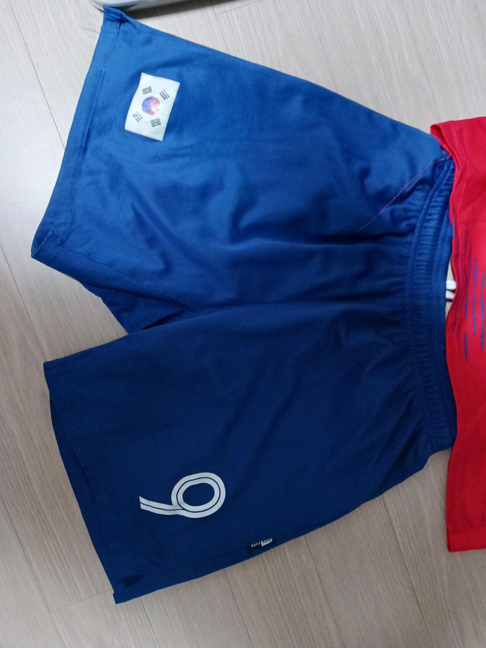남자 국가대표 축구유니폼 M 90 사이즈 핏도좋고 엄청 이뻐요.