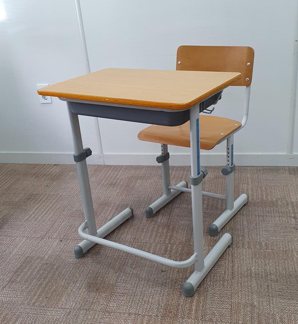 중고학원책상 연수용책상 수강용책상 세미나테이블 학교책걸상 학생책상 칠판