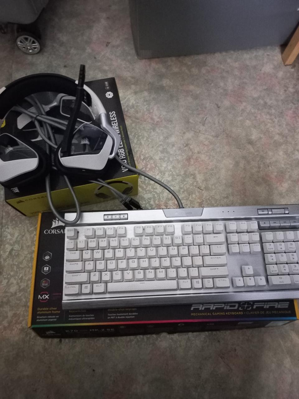 커세어 k70 키보드 은축