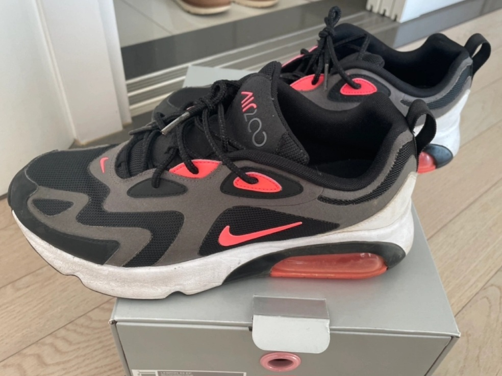 나이키 에어맥스 200. 270 사이즈 팝니다.