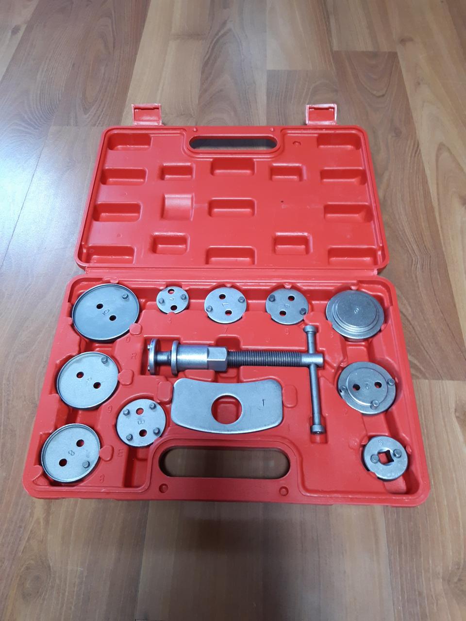 자동차 브레이크 패드 캘리퍼스. 자동차 브레이크 실린더 압축 공구