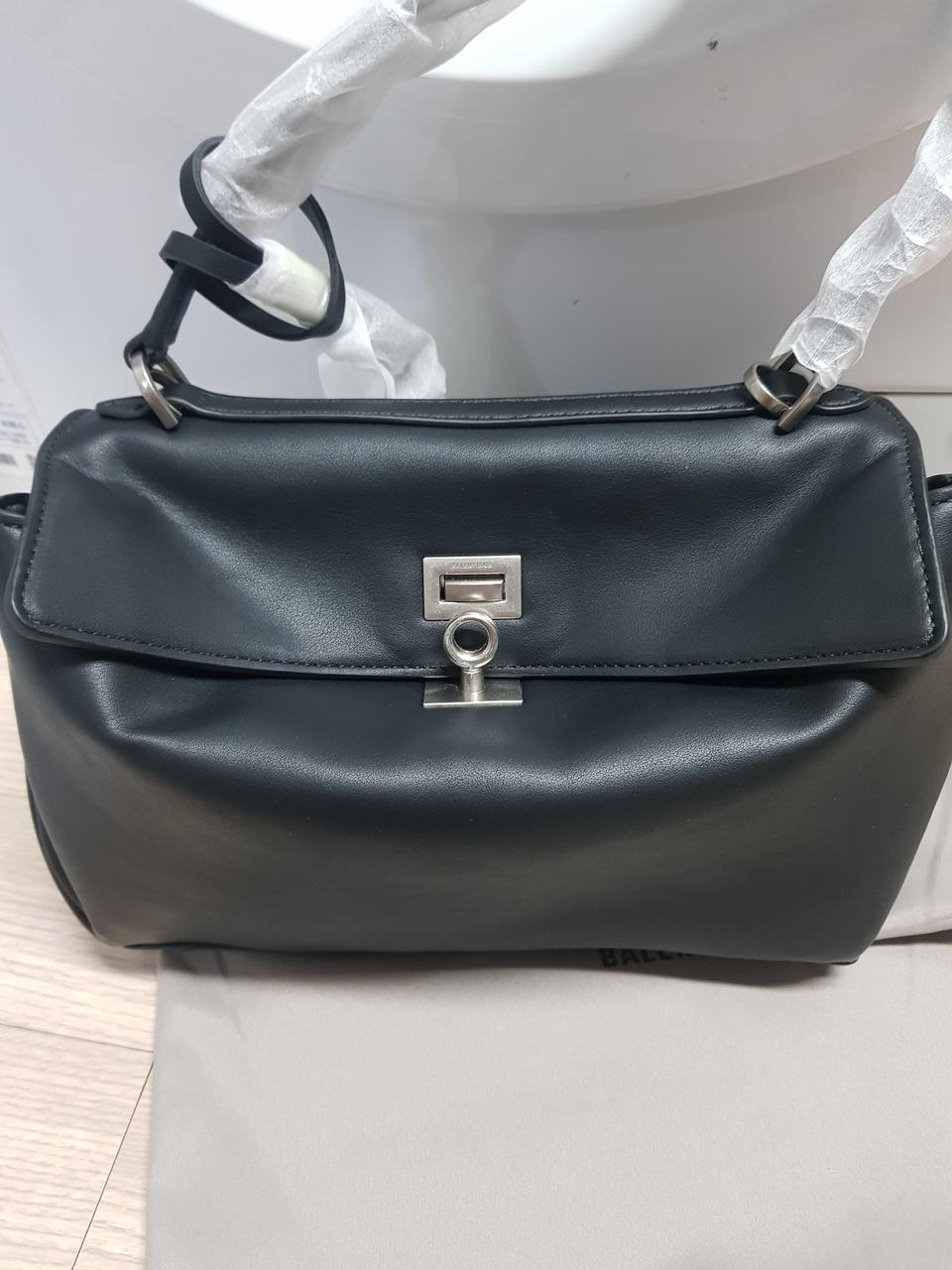 새상품 발렌시아가로고 백