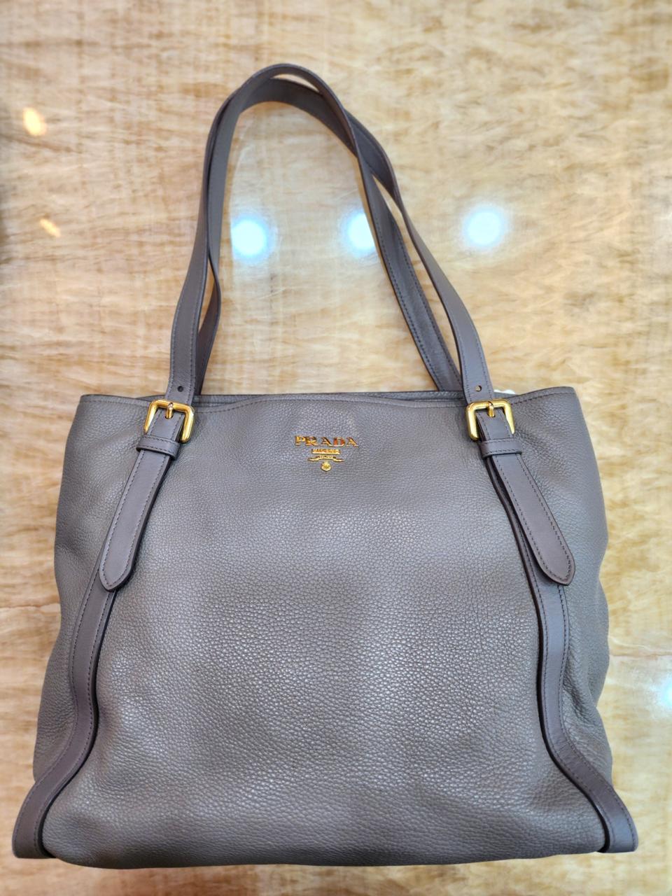프라다 그레이 가죽 숄더백(정품)