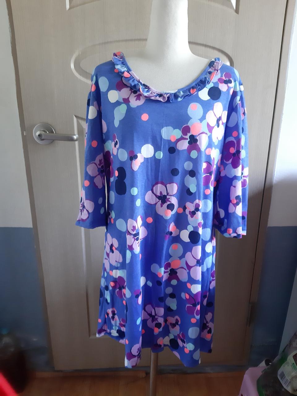 롱 블라우스. 긴팔티셔츠