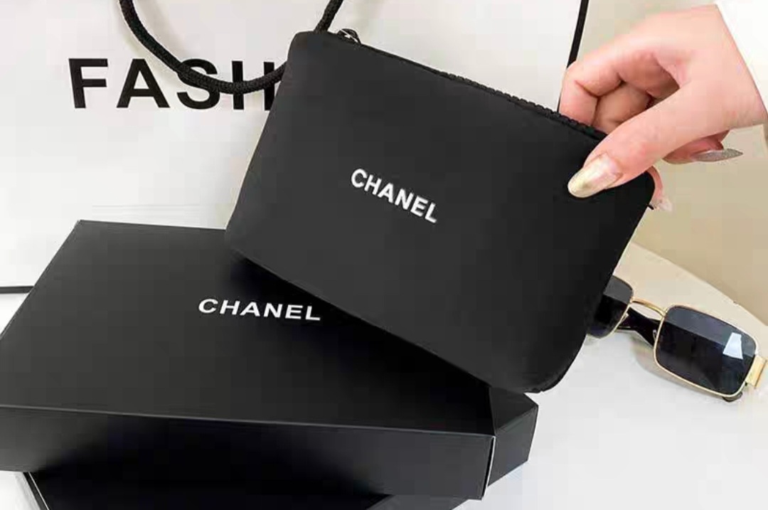 정품 샤.  넬 네오플렌재질 파우치(박스포함)새상품