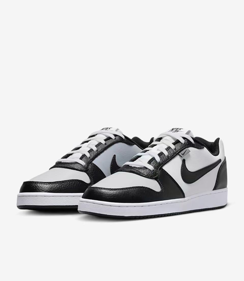 [새상품] 나이키 에버논 로우 프리미엄 화이트 블랙 나이키 범고래