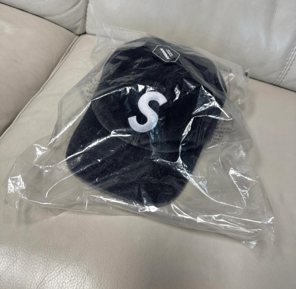 슈프림 피그먼트 블랙 볼캡 24fw