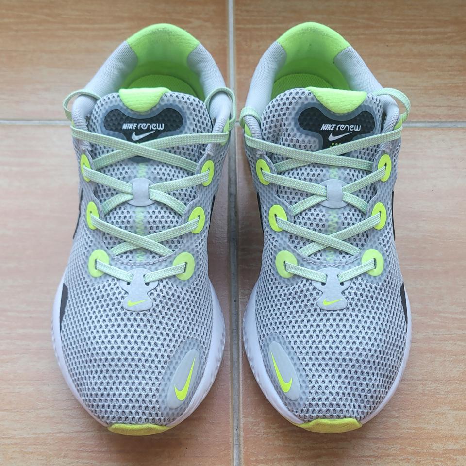 나이키 리뉴런 런닝화 쿠션화 270  팝니다.