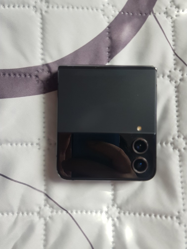 갤럭시 z플립4 블랙싸게넘겨요