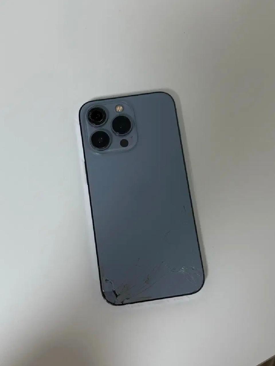 아이폰 13프로 시에라 블루 파손폰