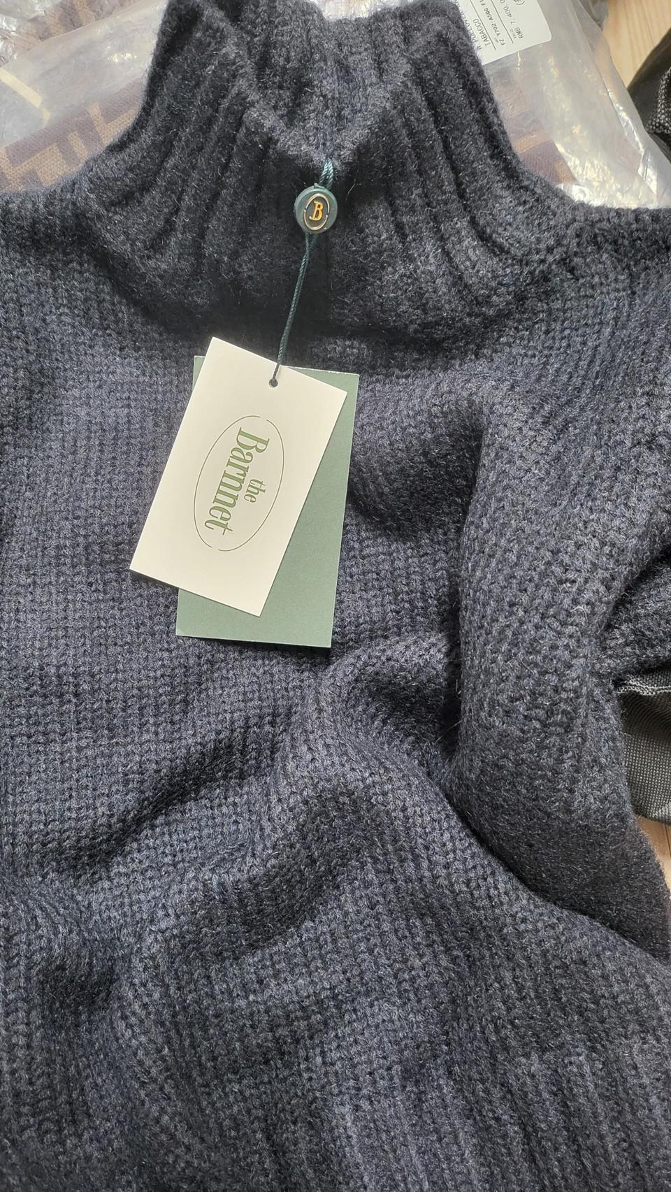 새상품 더바넷 터틀넥 반팔