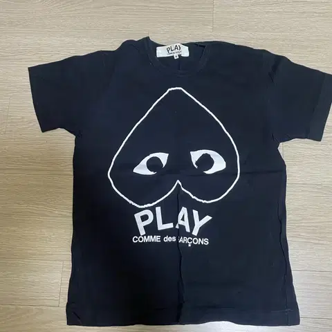 꼼데가르송 플레이 반팔 티셔츠 M 사이즈
