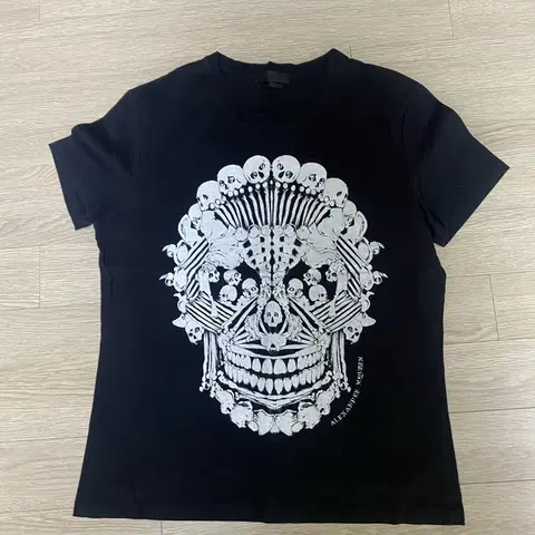 미사용 새제품 알렉산더 맥퀸 스컬 프린트 티셔츠 L 사이즈