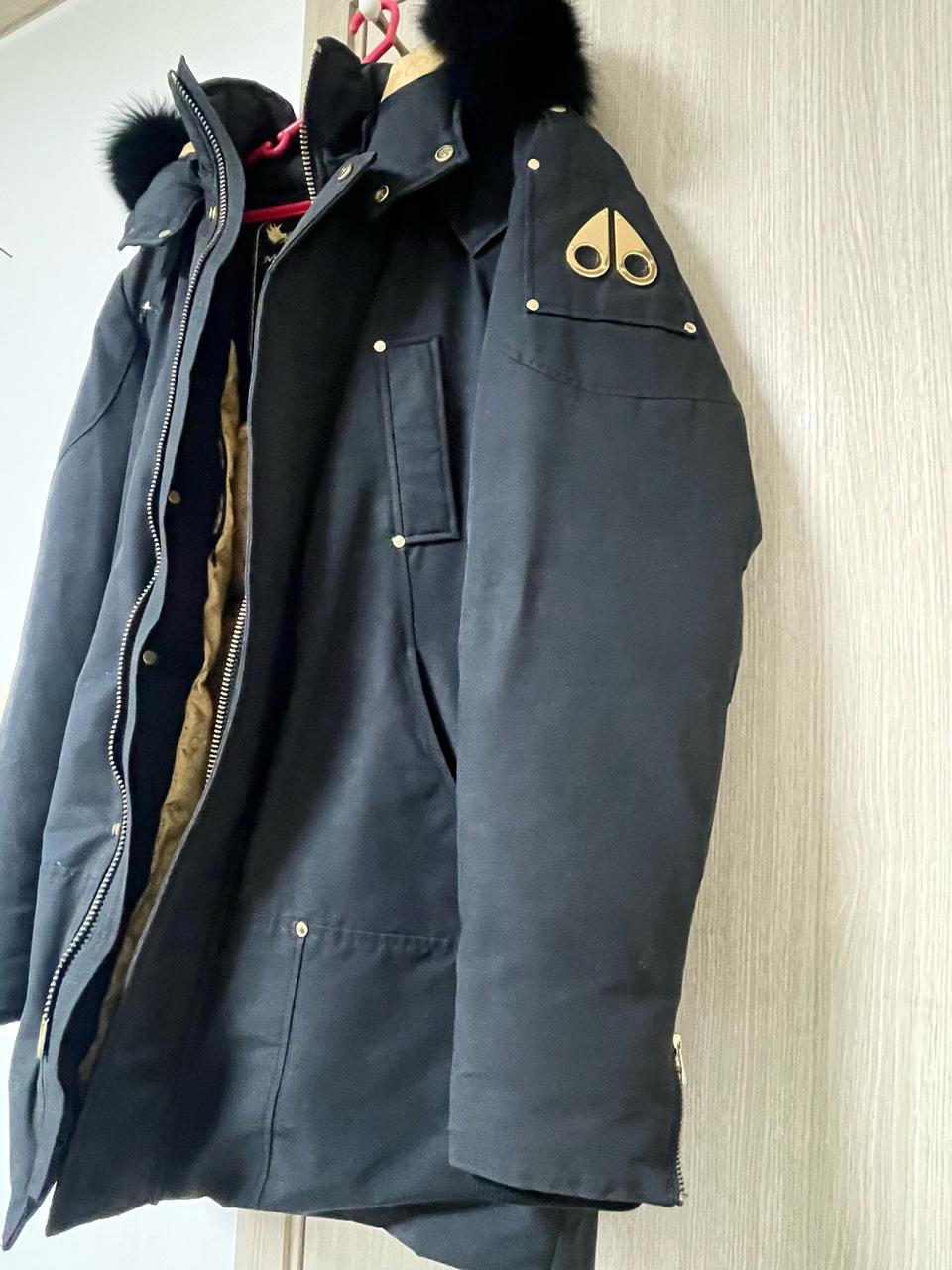 한정판 무스너클 쓰리쿼터 금장패딩