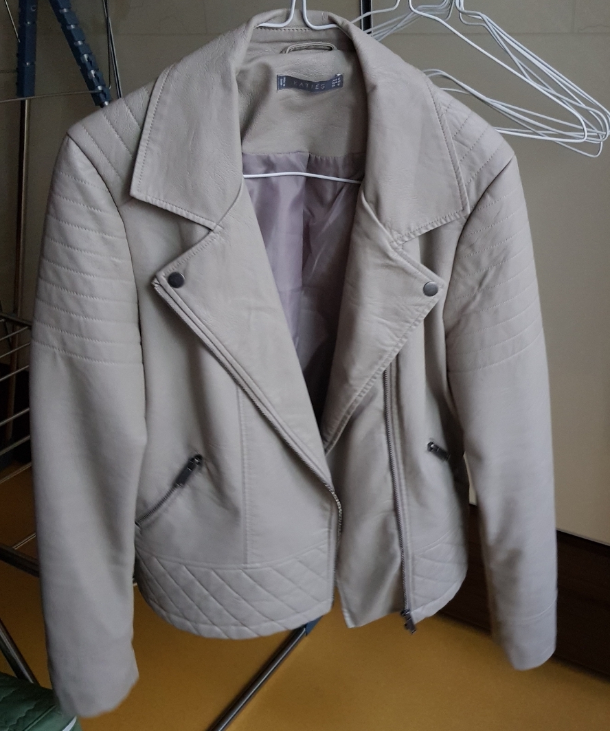 라이더자켓 잠깐 시착만해본 새상품사이즈는 호주에서 산건데 AUS 사이즈로