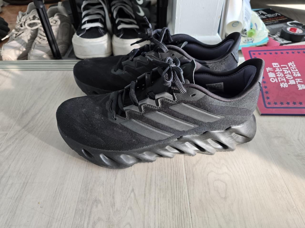 아디다스 스위치 운동화 285