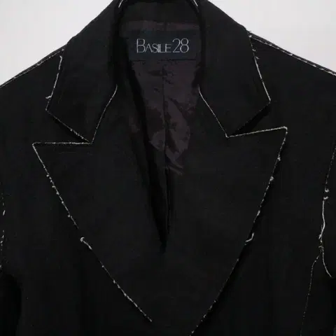 비지레28 우먼 자켓 팝니다.