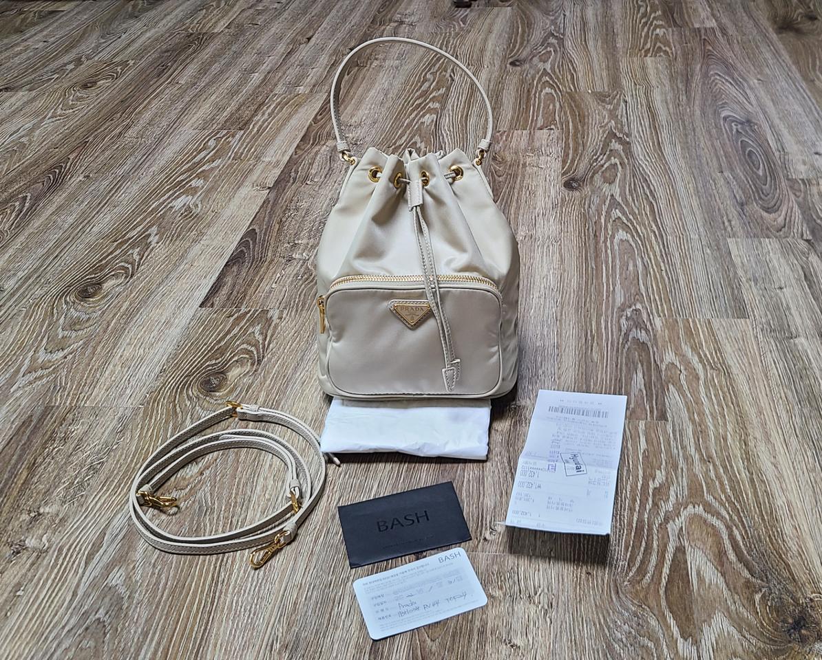 프라다 버킷백1BH038 베이지 신상 테수토호보백복조리파우치가방명품숄더백