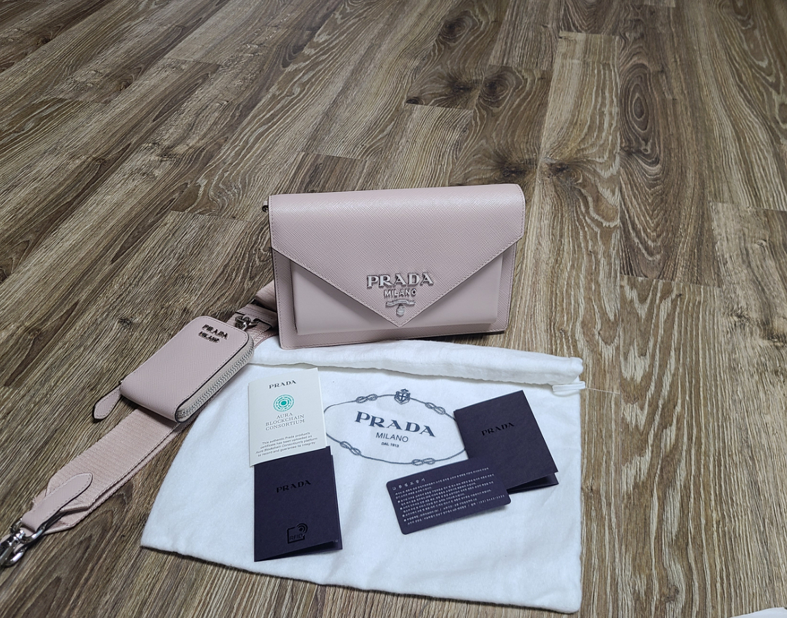 프라다 사피아노 호보백(새 상품급)(마지막 가격내림)엔벨롭 크로스백숄더백