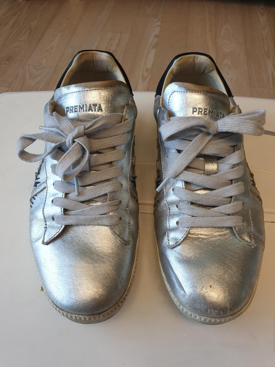 프리미아타 실버 스니커즈