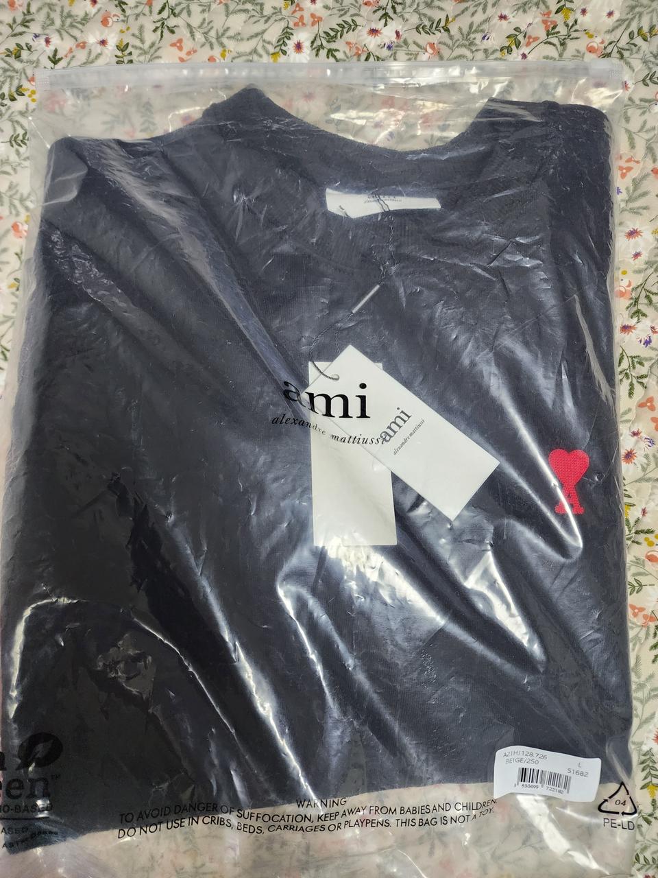 AMI 아미 스몰로고 맨투맨 블랙