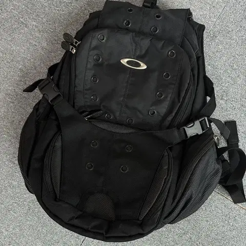 오클리 고프코어 백팩