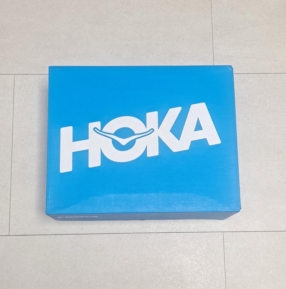 호카 본디8 박스 + 운동화 끈