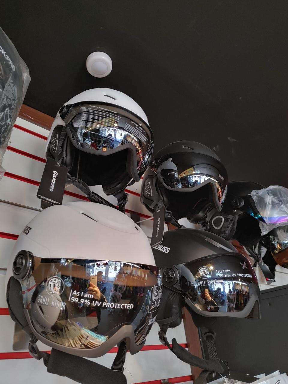 시즌 정리 헐값에 전부 판매 합니다. 보드,스키,부츠,의류,헬멧,고글