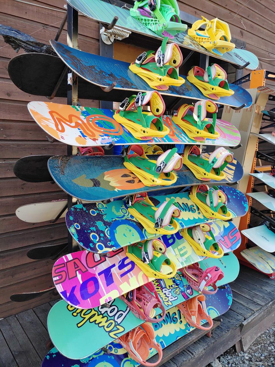 시즌 정리 헐값에 전부 판매 합니다. 보드,스키,부츠,의류,헬멧,고글