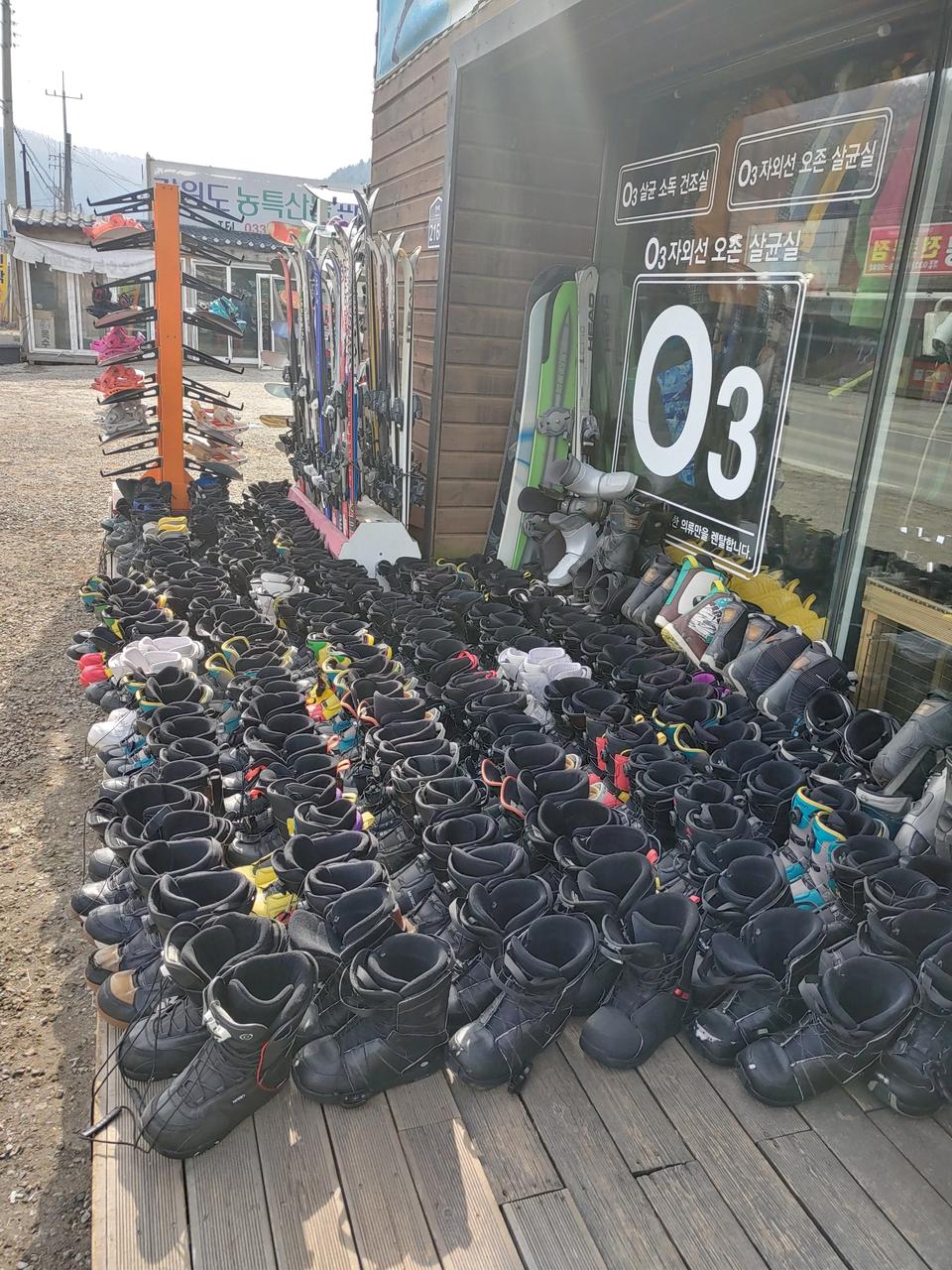 시즌 정리 헐값에 전부 판매 합니다. 보드,스키,부츠,의류,헬멧,고글