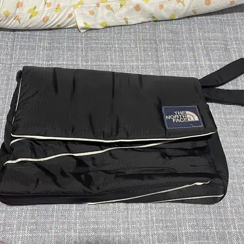 노스페이스 업사이클링 바디백