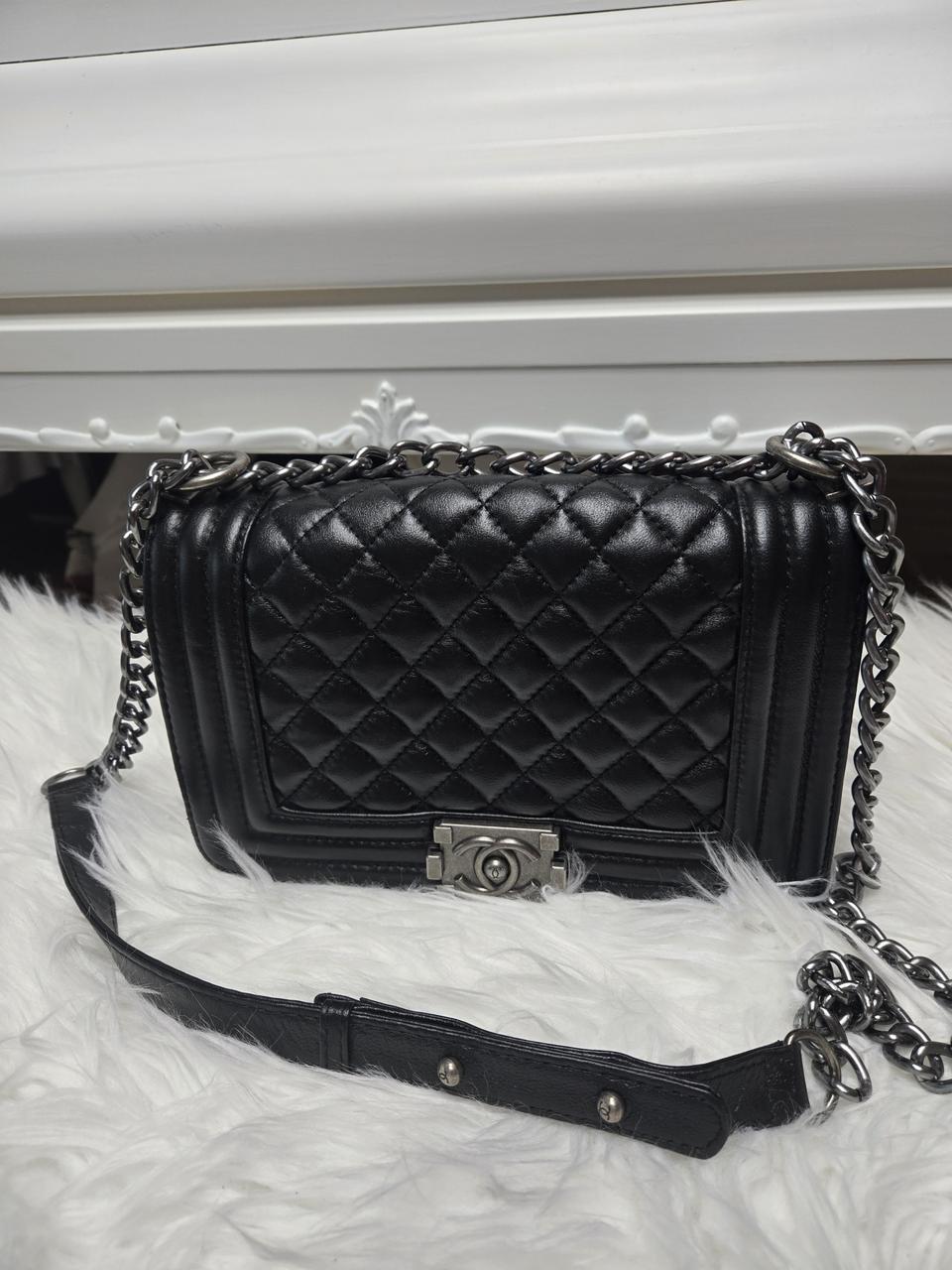 샤넬 캐비어 보이백 미디움 8만