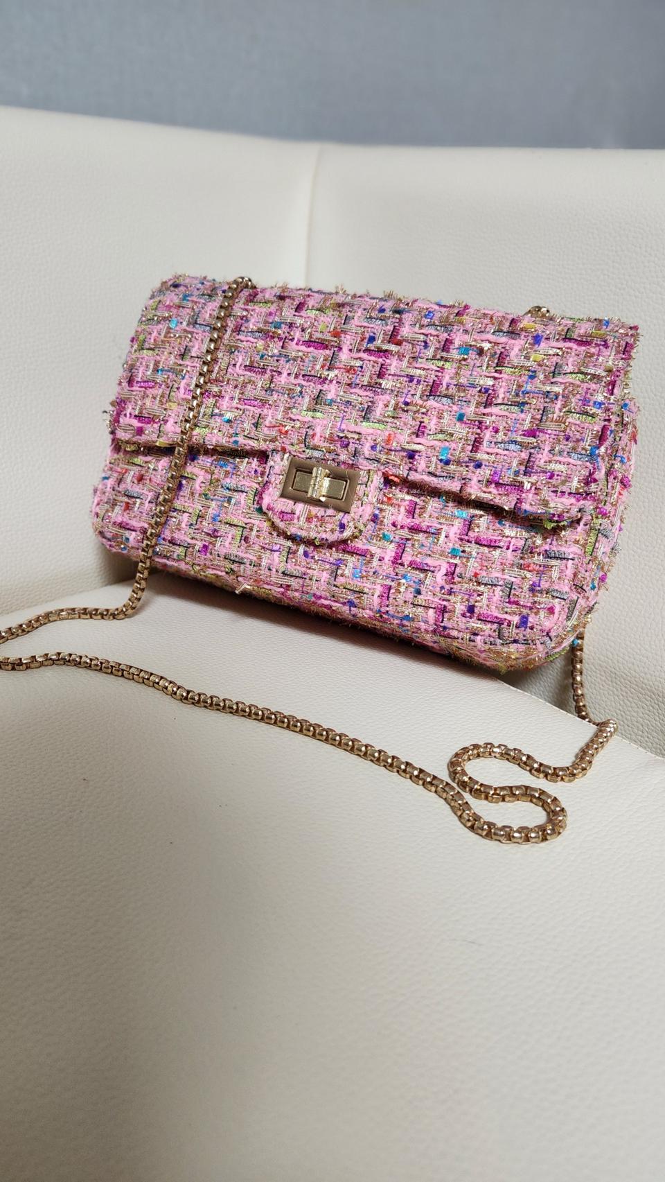 흔하지 않은, 핑크 트위드백