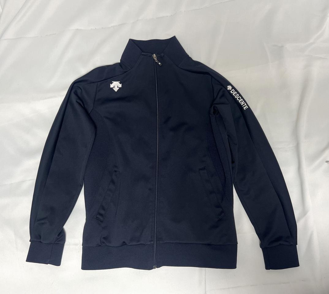 데상트 트레이닝 집업 