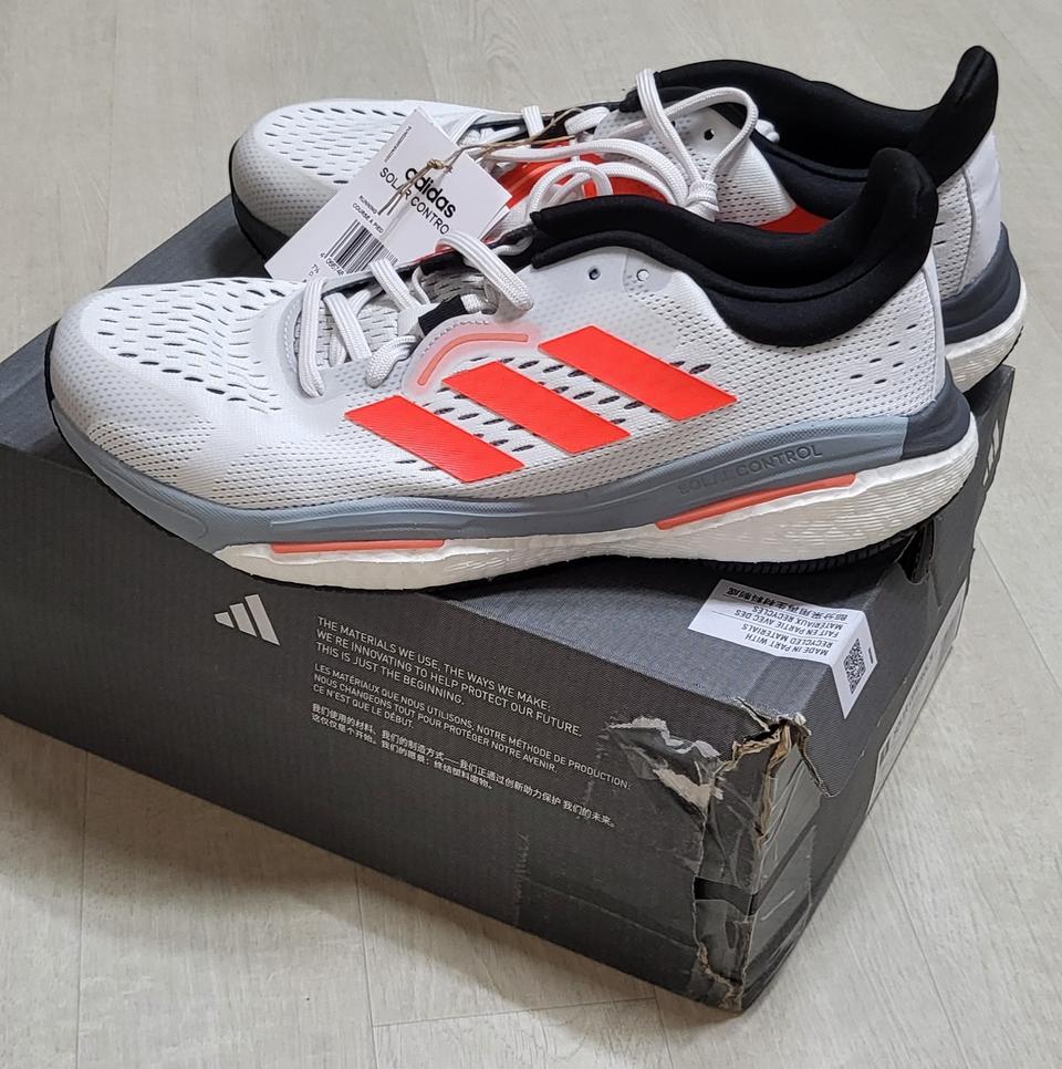 새제품 아디다스 런닝화