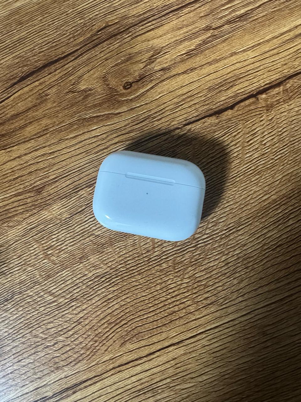 에어팟 프로2 케이스 팝니다.