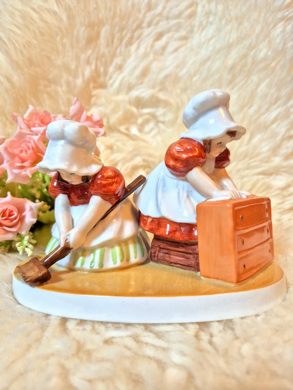 앤틱  영국 Royal Bayreuth 썬보넷  소녀 피겨린