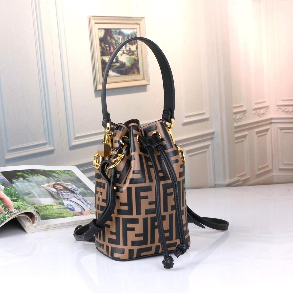 땡세일 넘 이뻐요 가죽 엠보 로고 미니 버킷백