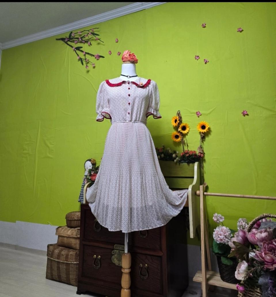 데이트룩/ 셔링넥/ 레드 도트무늬/ 주름치마/ 원피스