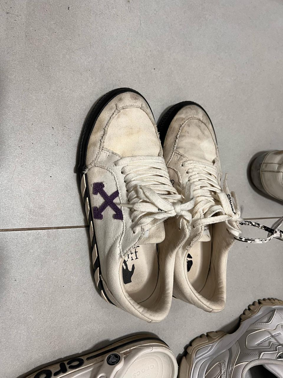 오프화이트 스니커즈