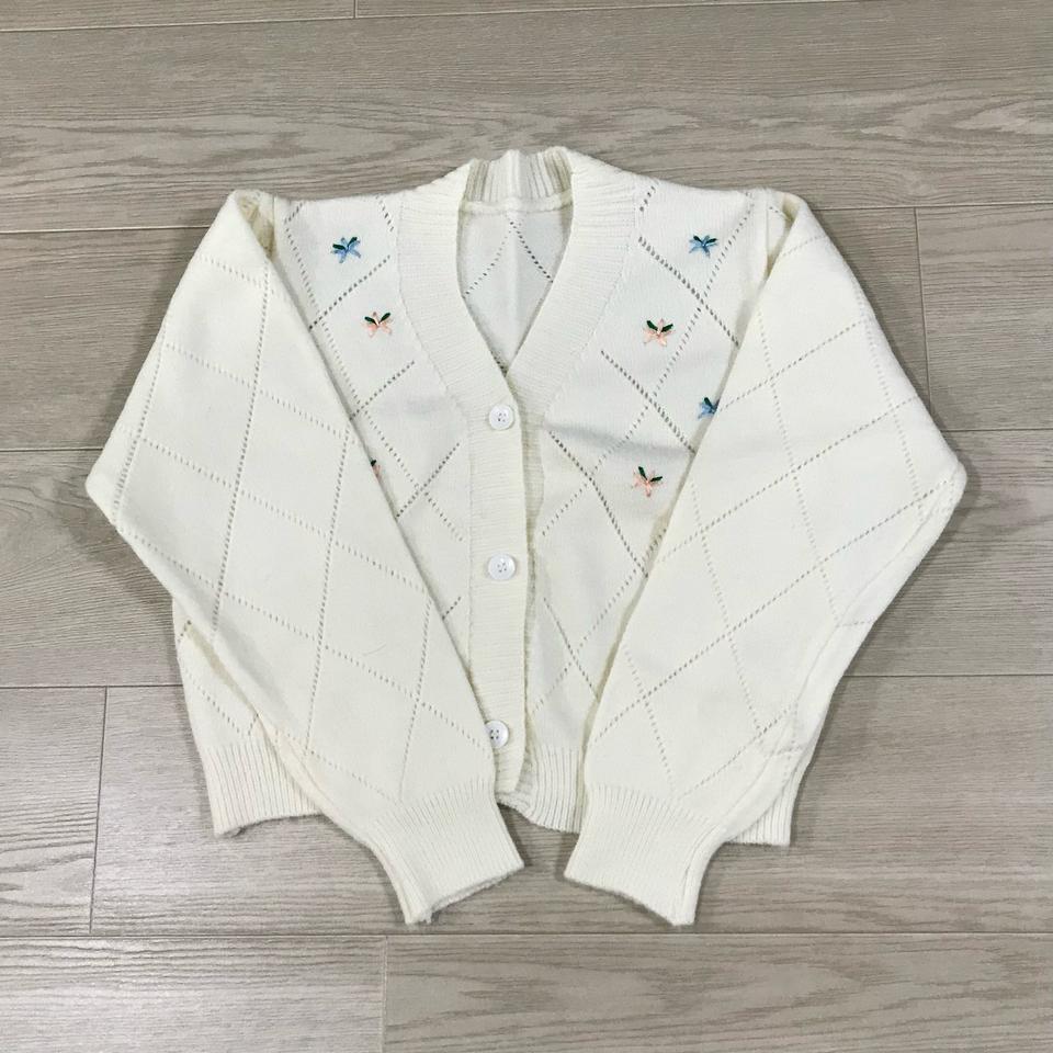 꽃자수 브이넥 아이보리 니트가디건