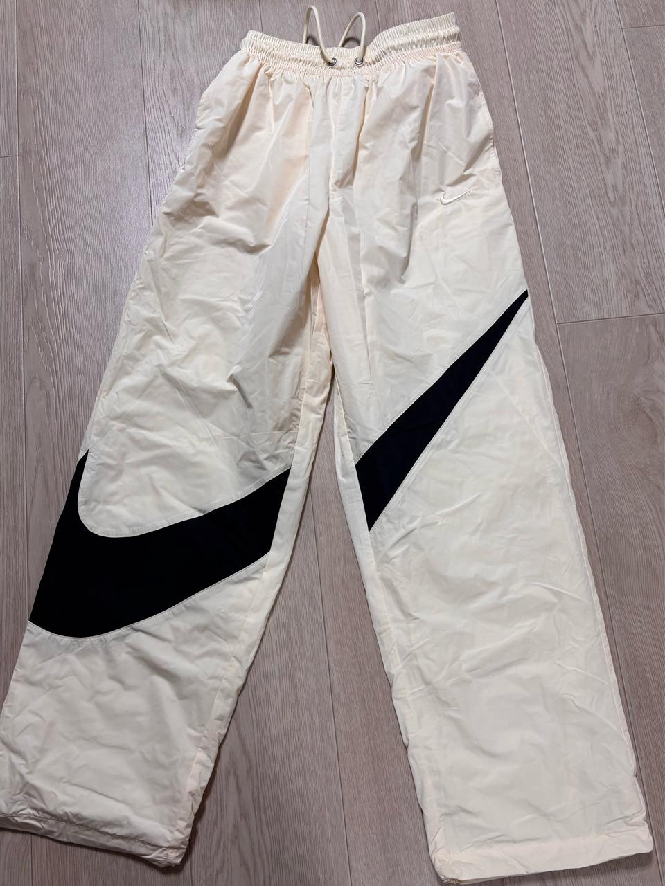 나이키 스우시 남성 우븐  트레이닝 팬츠 S FB7881-113