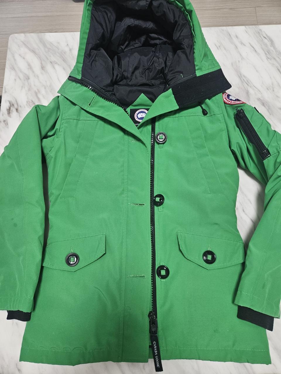 캐나나구스 여성패딩