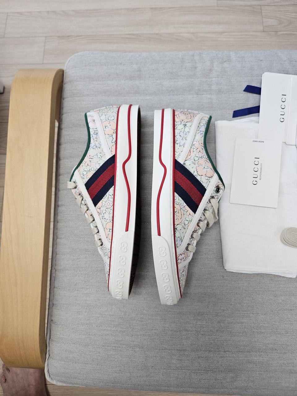 구찌스니커즈 세제품