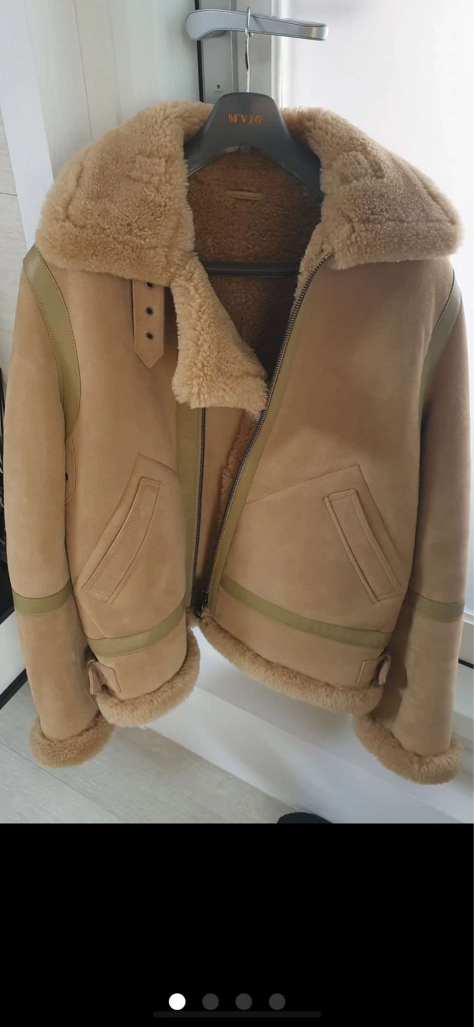 아크네 남성 무스탕